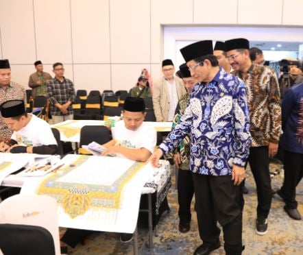 Libatkan 365 Kaligrafer, Kemenag Cetak 2 Rekor MURI Penulisan Mushaf Nusantara