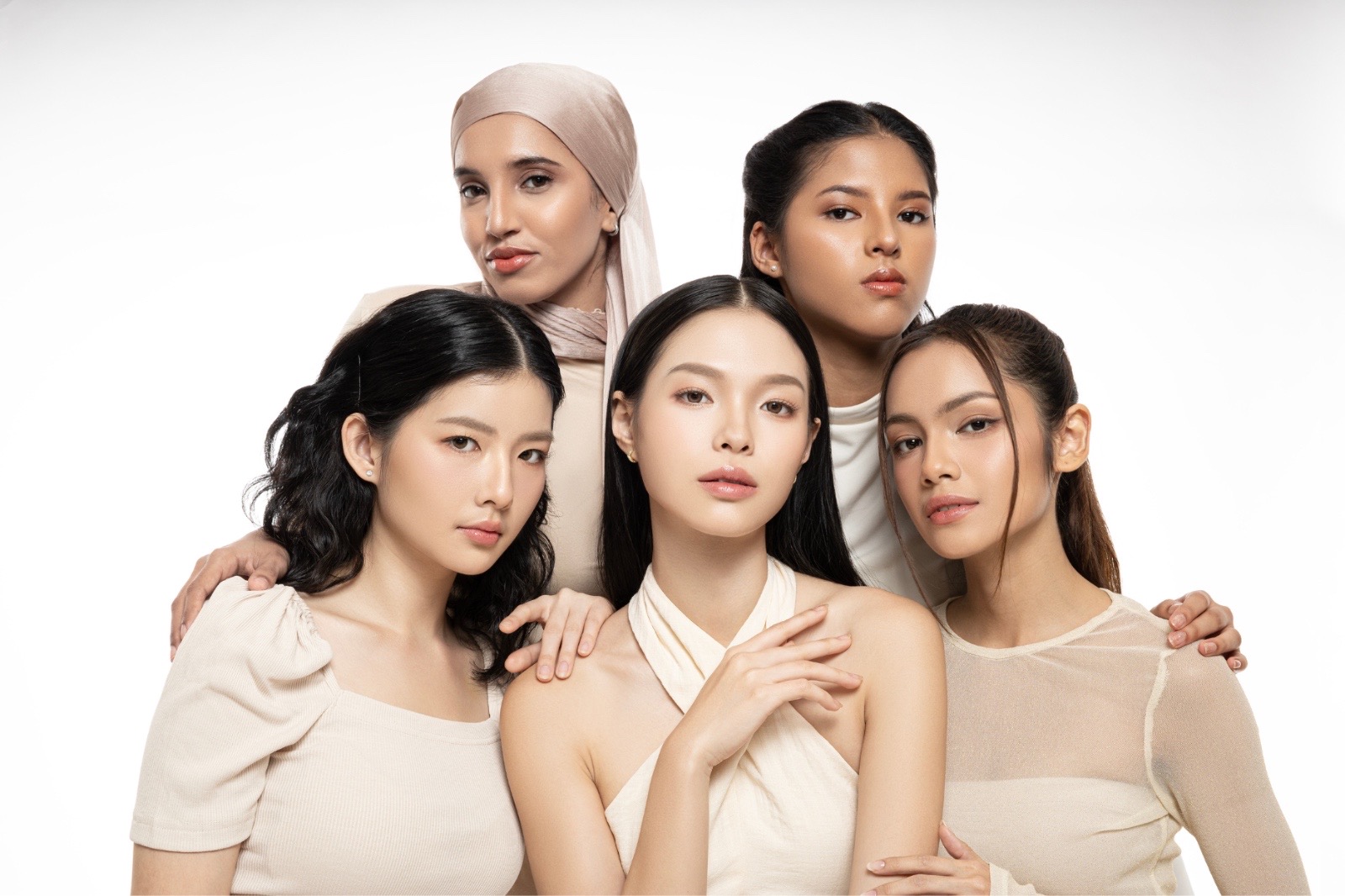 Anti-Luntur! Ini Rahasia Makeup Tahan Lama di Cuaca Panas   