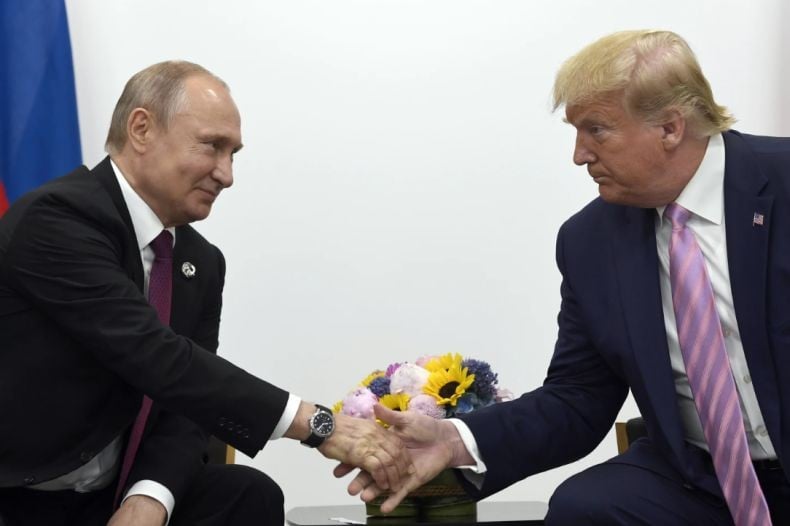 Trump Teleponan dengan Putin Hampir 2 Jam, Ini yang Dibahas