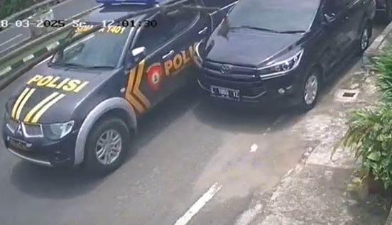 Viral Mobil Polisi Serempet Kijang Innova Reborn di Tuban, Begini Endingnya