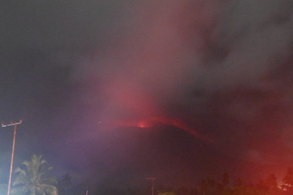 Gunung Lewotobi Laki-laki Naik Status Level 4 Awas usai Meletus Dahsyat