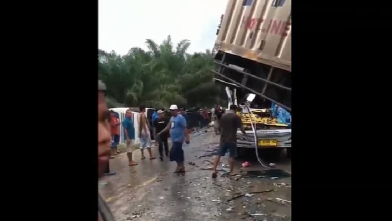 Bus Pemudik Kecelakaan di Jalinsum Aek Ledong, 1 Orang Tewas Belasan Penumpang Luka-Luka