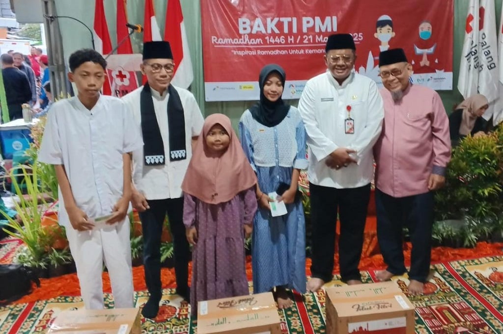 PMI Jakpus bersama MNC Peduli Bagikan Sembako hingga Santunan