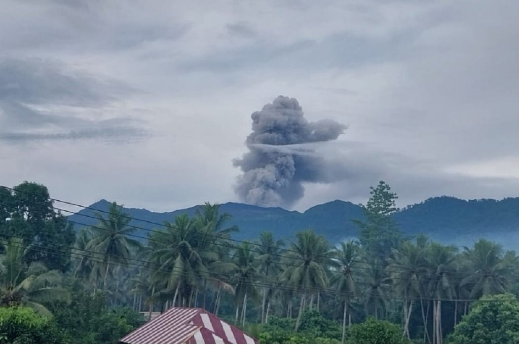 Gunung Dukono Erupsi Hari Ini, Luncurkan Abu Vulkanis Setinggi 1.100 Meter