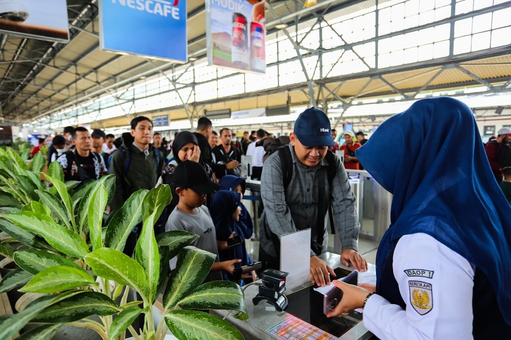 Pemudik Padati Stasiun Pasar Senen dan Gambir, 38.012 Penumpang Berangkat dari Jakarta Hari Ini