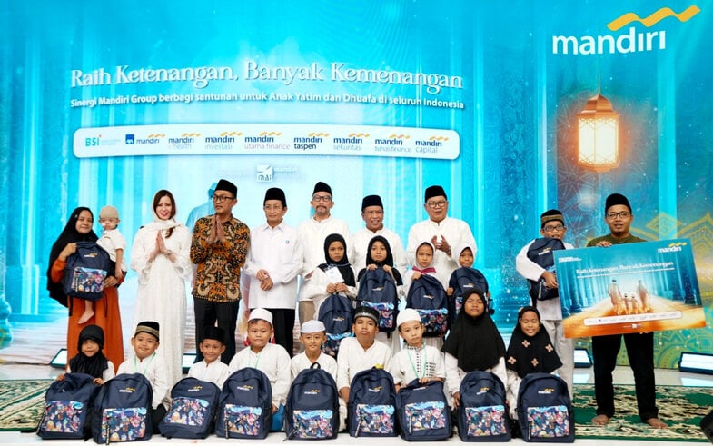 Bank Mandiri Group Bagikan 57.600 Paket Ramadan untuk Anak Yatim dan Lansia