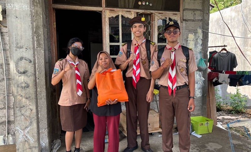 Karya Bakti Pramuka, Kwarcab Badung Beri Paket Sembako dan Informasi Arus Mudik