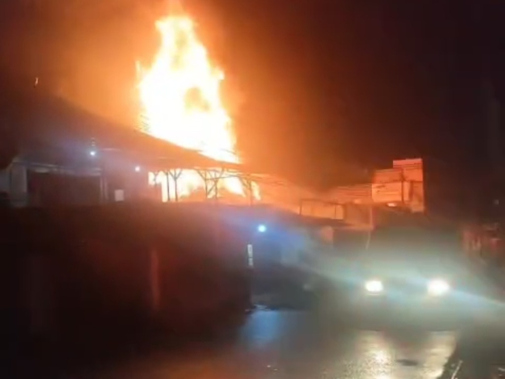 Toko Petasan di Bogor Kebakaran, Api Berkobar Hebat