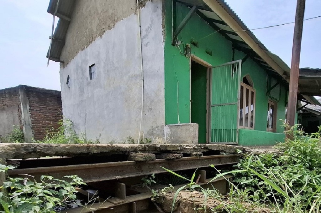 Reaktivasi Jalur KA Bandung-Ciwidey, Warga Tinggal di Atas Rel Takut Digusur