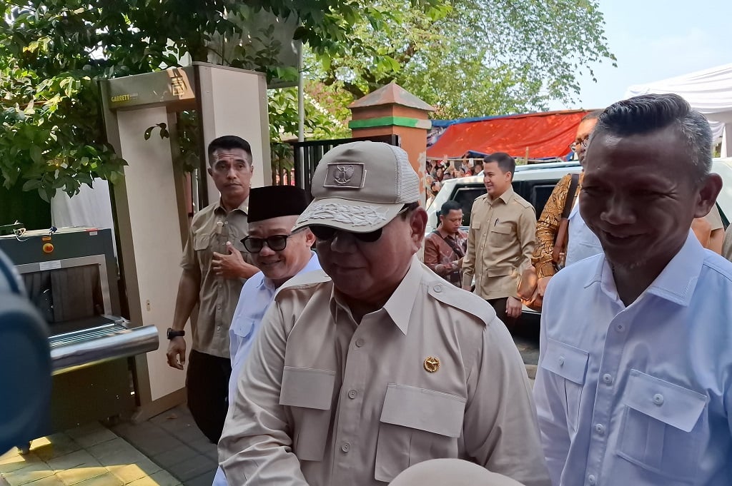 Prabowo Hadiri Peringatan Hardiknas di SDN Cimahpar 5 Bogor, Disambut Antusias Siswa