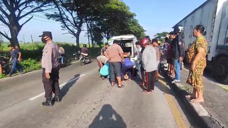 Truk Melaju Kencang Tabrak Pejalan Kaki hingga Tewas di Lamongan, Korban Terpental