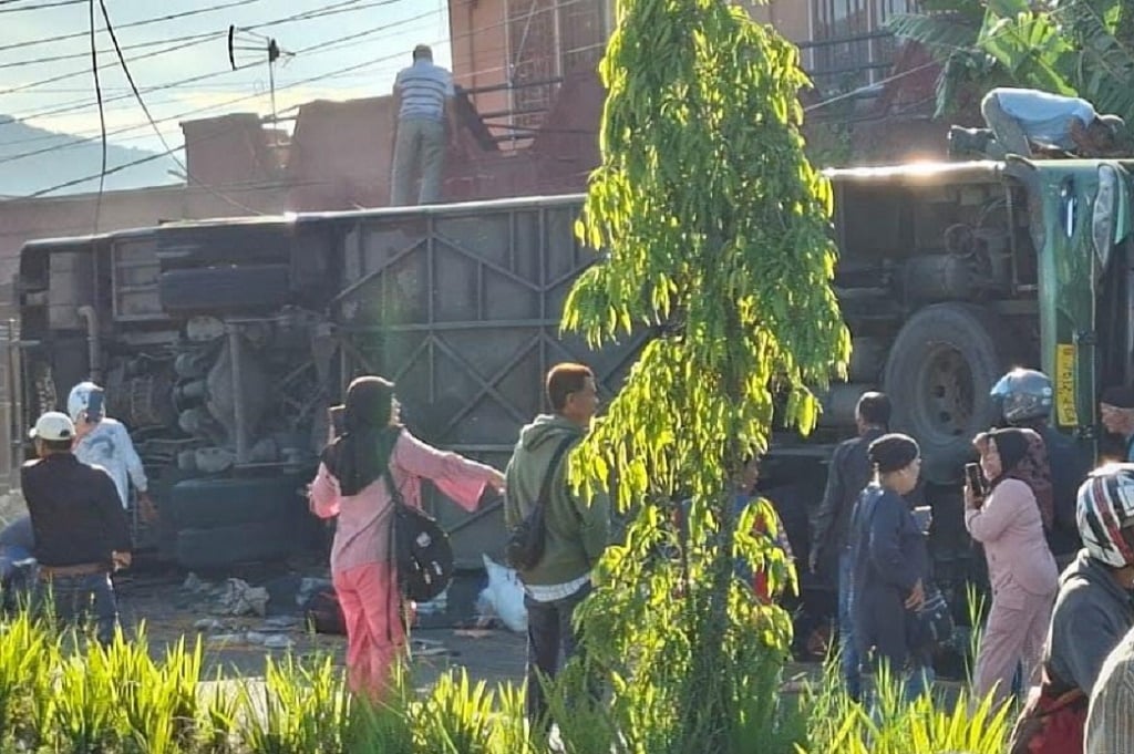 Kecelakaan Bus ALS Terbalik Tewaskan 1 Balita di Padang Panjang, 13 Orang Dievakuasi