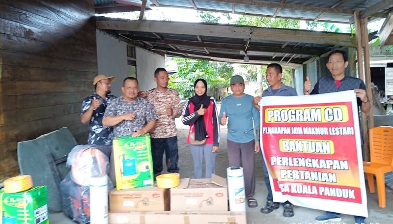 Poktan Tunas Baru Kuala Panduk Terima Bantuan Alat Pertanian dari PT HML