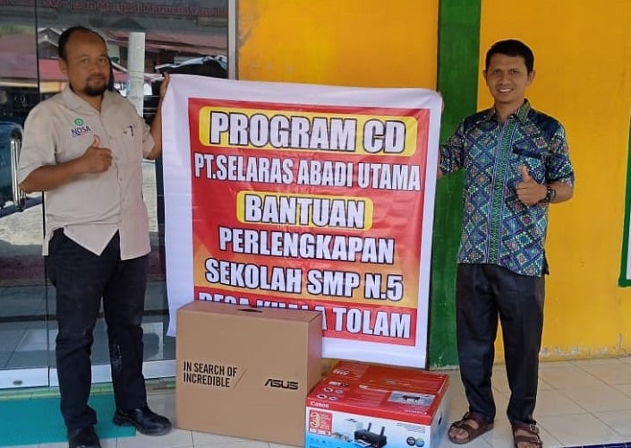 PT Selaras Abadi Utama Beri Bantuan Seperangkat Komputer untuk SMPN 5 Pelalawan