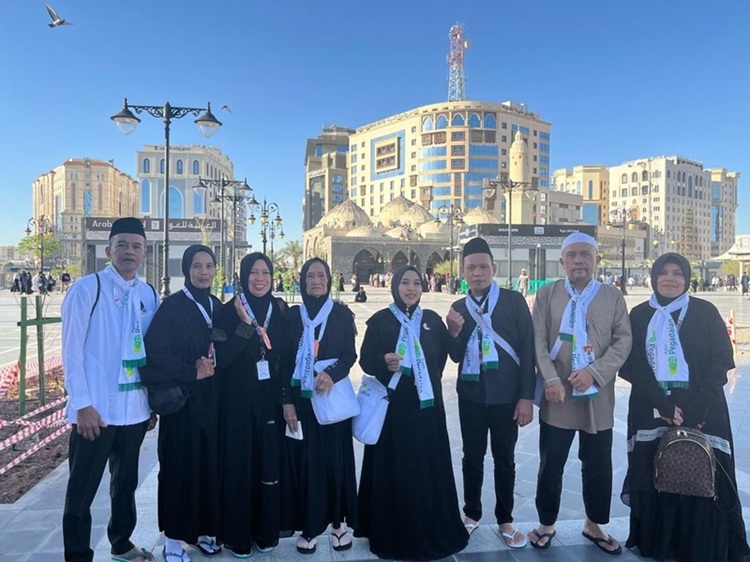 Agen Pegadaian Raih Reward Umroh Berkat Pencapaian Gemilang