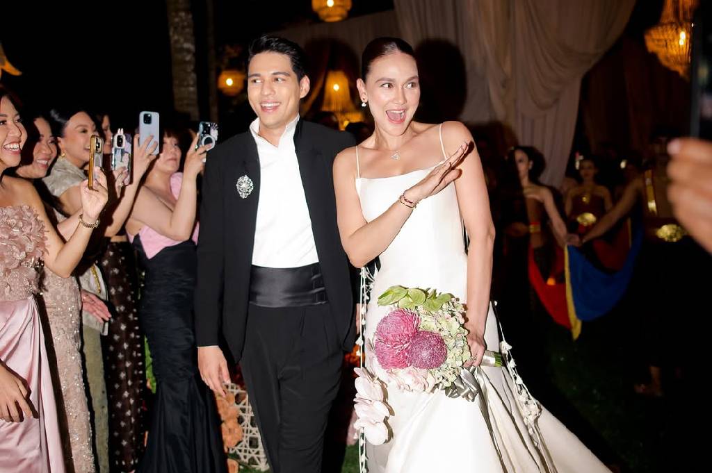 Viral Luna Maya Pakai Kalung Bvlgari di Resepsi Pernikahan, Harganya Rp1,1 Miliar!