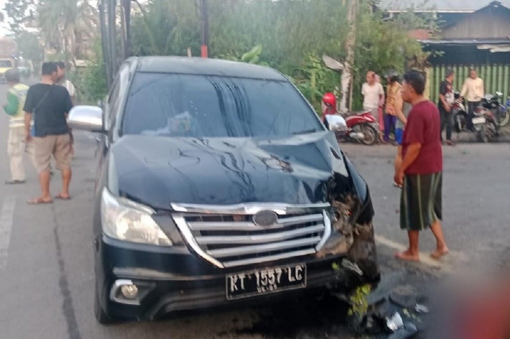 Kecelakaan di Bojonegoro, Pasutri Boncengan Motor Tewas Ditabrak Mobil