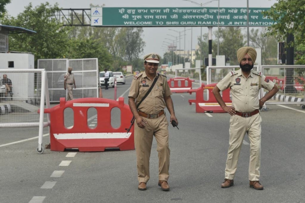 Dihujani Rudal dan Drone Pakistan, India Tutup 24 Bandara