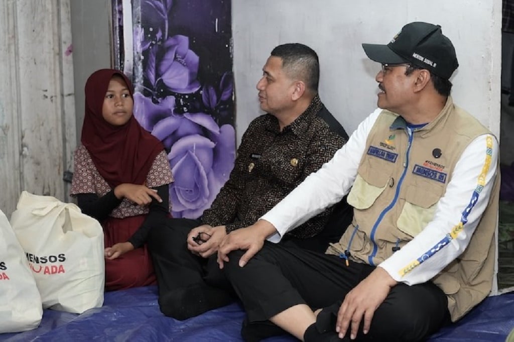 Mensos Kunjungi Rumah Naila, Calon Siswa Sekolah Rakyat yang Bikin Presiden Terharu