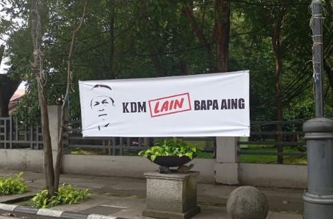 Marak Spanduk KDM Lain Bapak Aing, Begini Respons Gubernur Dedi Mulyadi