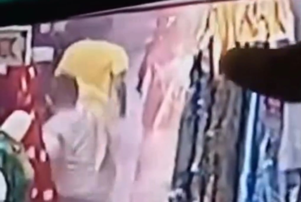 Viral Bocah Terekam CCTV Bakar Pakaian di Pasar Depok, Nyaris Picu Kebakaran