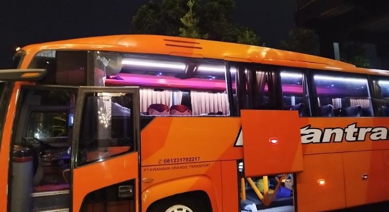 Viral Bus Persik Dilempari Batu di Kanjuruhan Malang, Pelatih Divaldo Alves Terluka