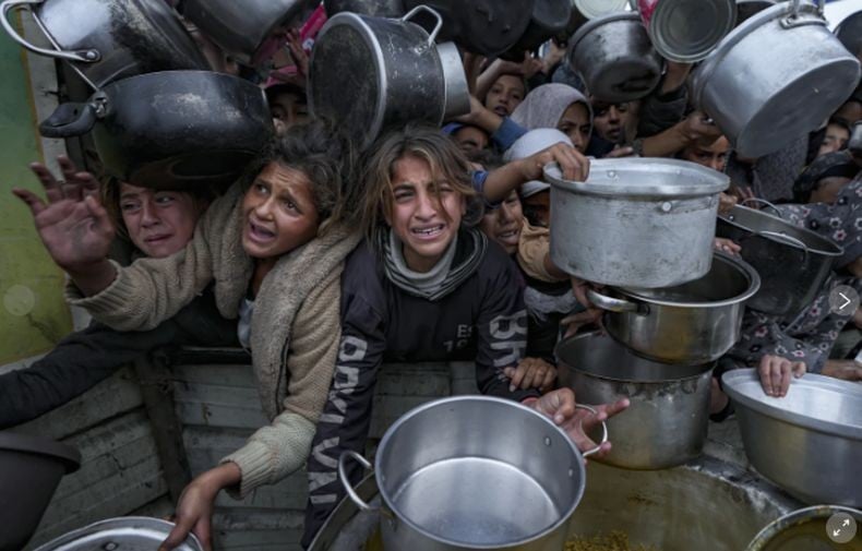 Kisah Warga Gaza Tempuh Puluhan Km demi Makanan, Bisa Dibom Israel Kapan Saja