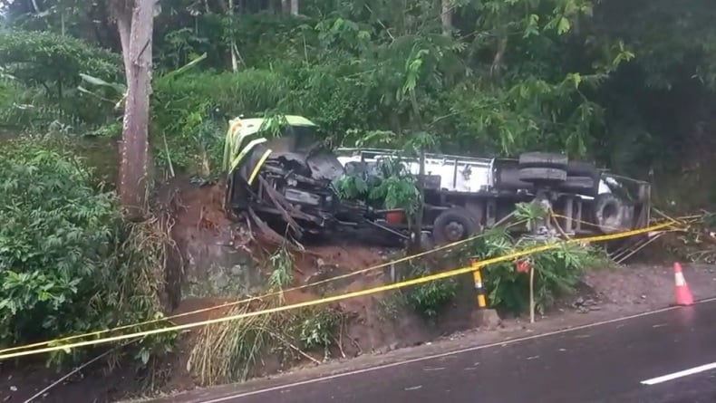 Kecelakaan Kembali Terjadi di Jalur Tengkorak Kalijambe, Truk Rem Blong Tabrak Tebing