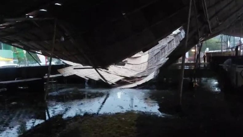 Tenda Pameran Wonogiri Expo Roboh Diterjang Angin Kencang Disertai Hujan Deras