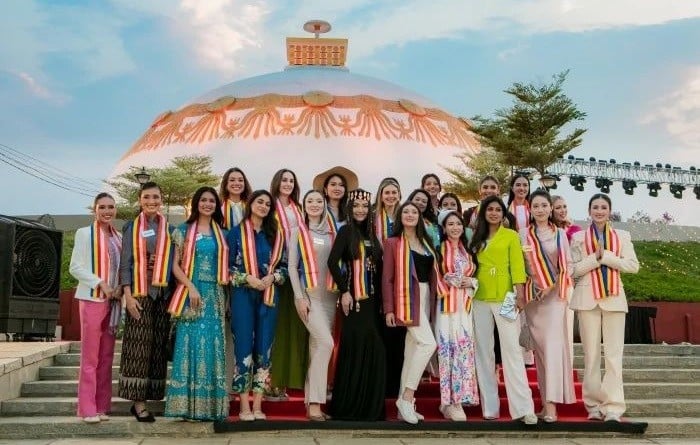 Meriahkan Hari Raya Waisak, Miss World Indonesia Monica Kezia Ikuti Tur Warisan Budaya