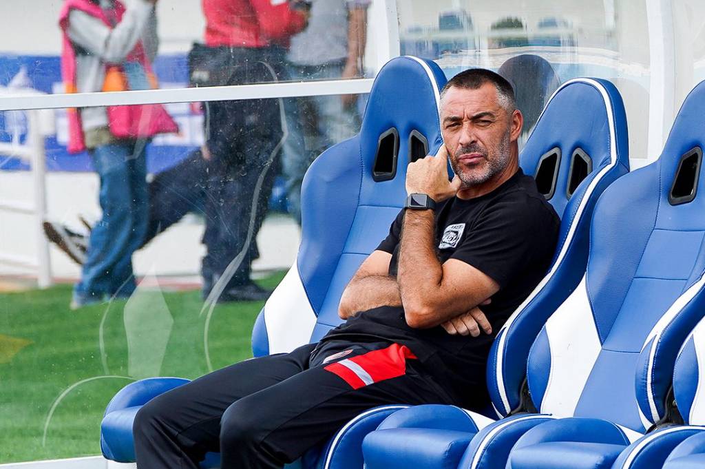 Terancam Dipecat, Pelatih Arema Ze Gomes Beri Respons Berkelas