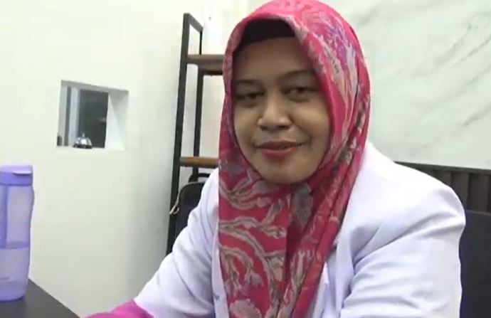 Bikin Haru, Begini Kisah Dokter Rafika Gratiskan Biaya Berobat Warga Miskin di Ponorogo