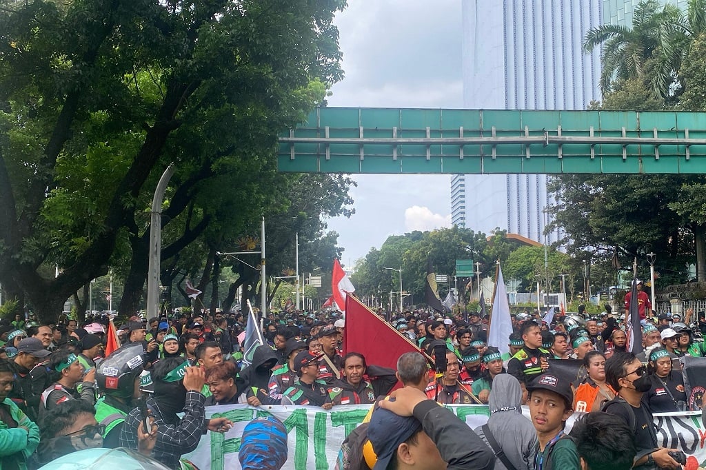 Demo Driver Ojol Tuntut Potongan Aplikasi Disesuaikan: 10 Persen Harga Mati!