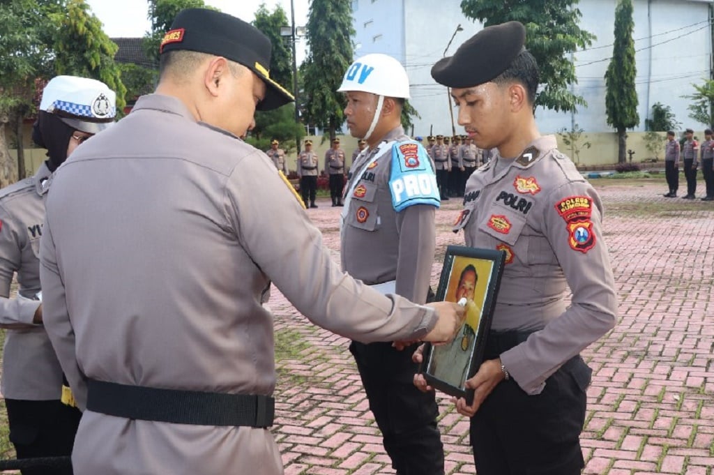 Bripka VA Anggota Polres Sampang Dipecat Tidak Hormat, Langgar Kode Etik Polri