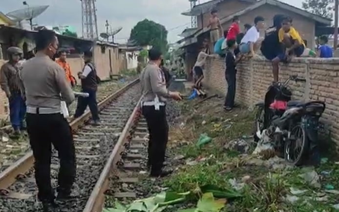 Tak Dengar Teriakan Warga, Pemotor Tewas Tertabrak Kereta Api Siantar Expres