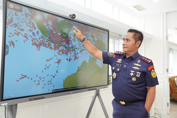 Bukti Manfaat VMS, KKP Selamatkan Kapal Nelayan Hanyut di Laut Banda