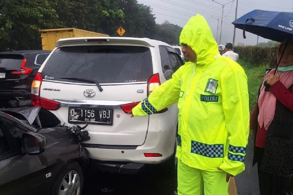 Kecelakaan Beruntun 5 Mobil Bertabrakan di Tol Padaleunyi, Korban Jiwa Nihil