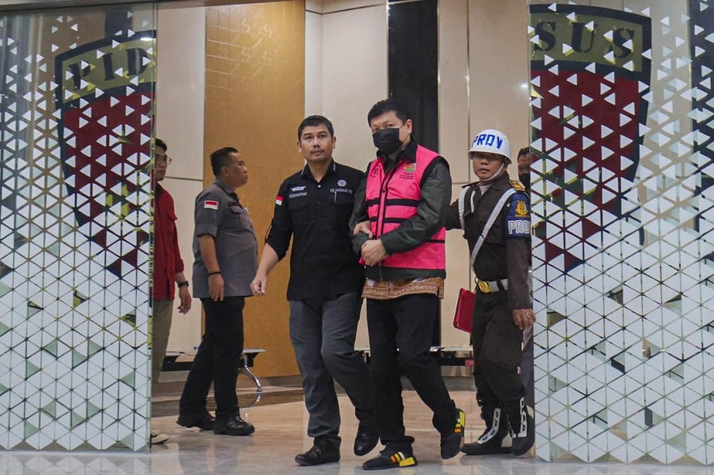 Tampang Bos Sritex Iwan Lukminto Pakai Rompi Tahanan usai Jadi Tersangka
