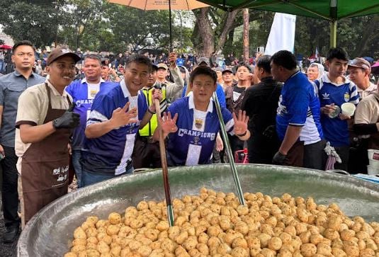 Kawanan Copet Babak Belur Dihajar Bobotoh di Acara Masak Besar Bobon Santoso