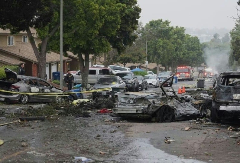 Pesawat Jet Pribadi Jatuh Hantam Permukiman, 15 Rumah Terbakar