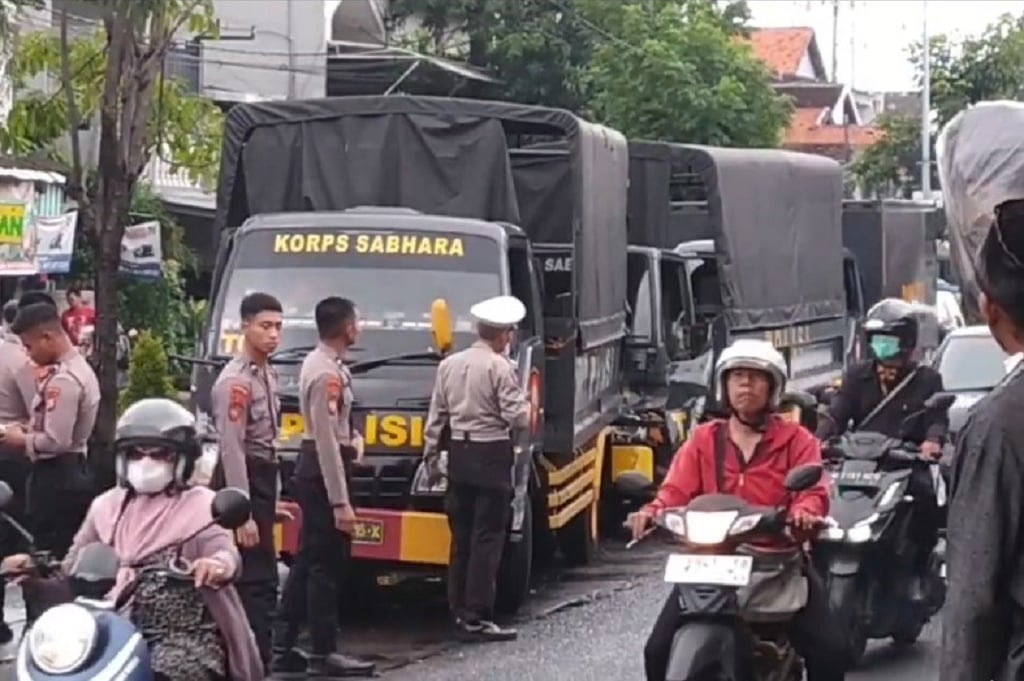 Kecelakaan Beruntun 4 Truk Polisi di Surabaya, Sejumlah Anggota Terluka