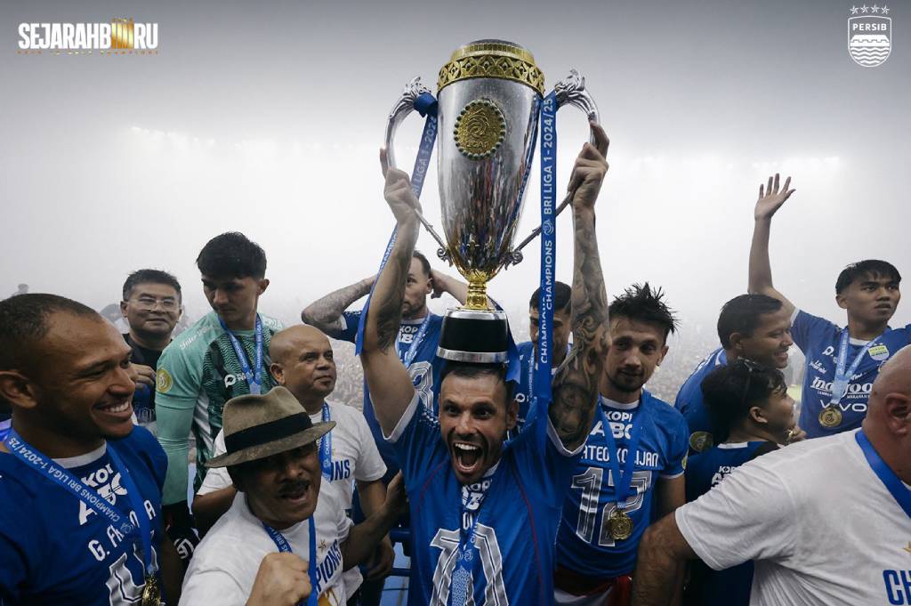 Daftar Lengkap Peraih Penghargaan Liga 1 2024-2025: Persib Borong Gelar