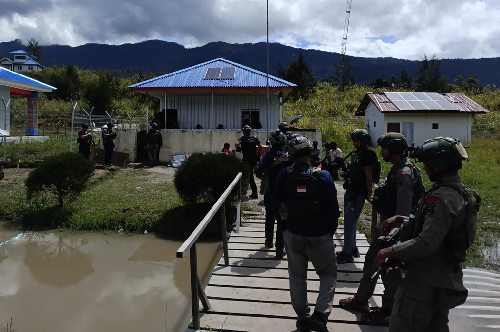 TNI-Polri Baku Tembak dengan OPM di Bandara Ilaga saat Pesawat Bupati Puncak Mendarat
