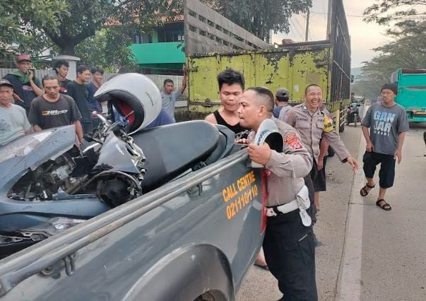 Kecelakaan di Cicalengka, 2 Wanita Berkaus Persib Bandung Tewas usai Tabrak Truk