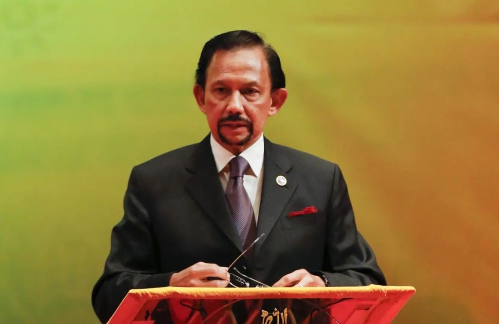 Sultan Brunei Hassanal Bolkiah Dilarikan ke Rumah Sakit di Malaysia