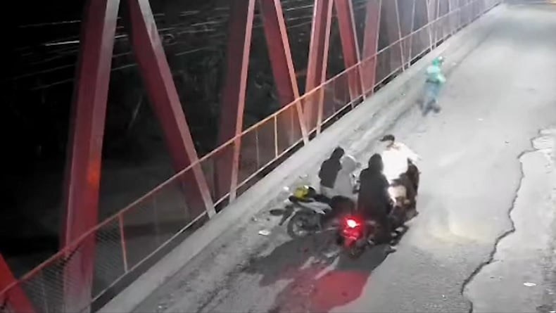 Begal Sadis Rampas Motor Driver Ojol di Deliserdang Terekam CCTV