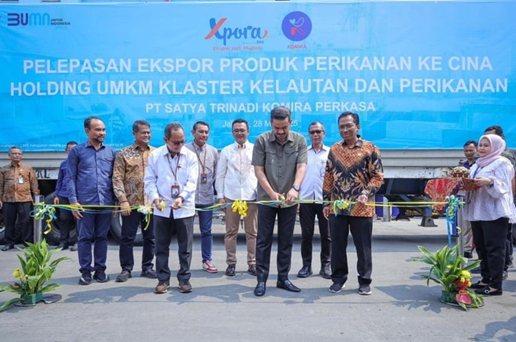 Menteri Maman Lepas Ekspor Ikan Layur ke Cina Melalui Program Holding UMKM