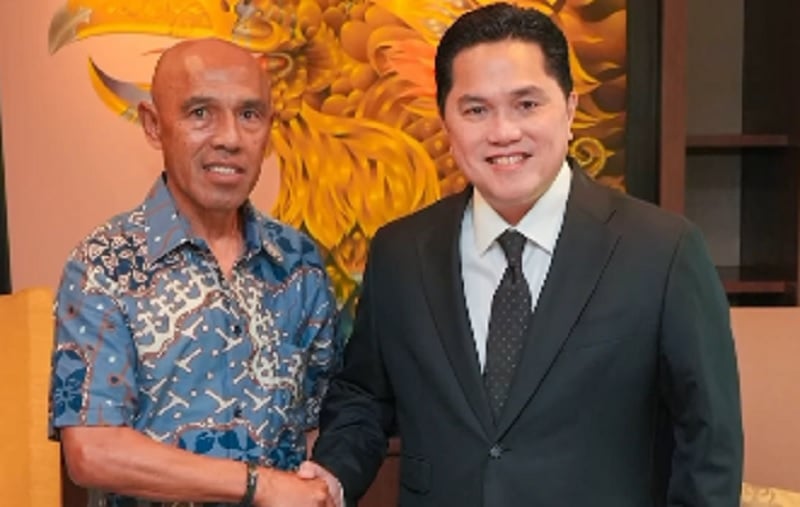 Erick Thohir Bicara 4 Mata dengan Simon Tahamata, Ini yang Dibahas