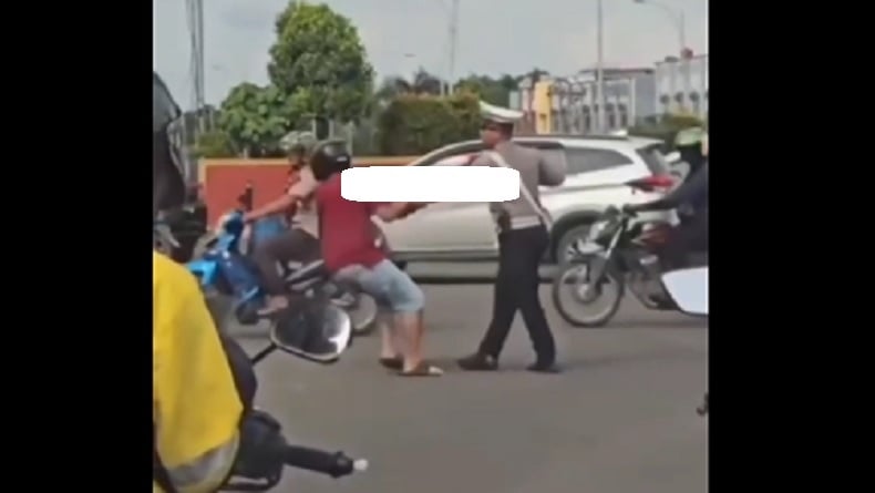 Viral Video Pemotor di Palembang Marah dan Tarik Polisi karena Menolak Ditilang