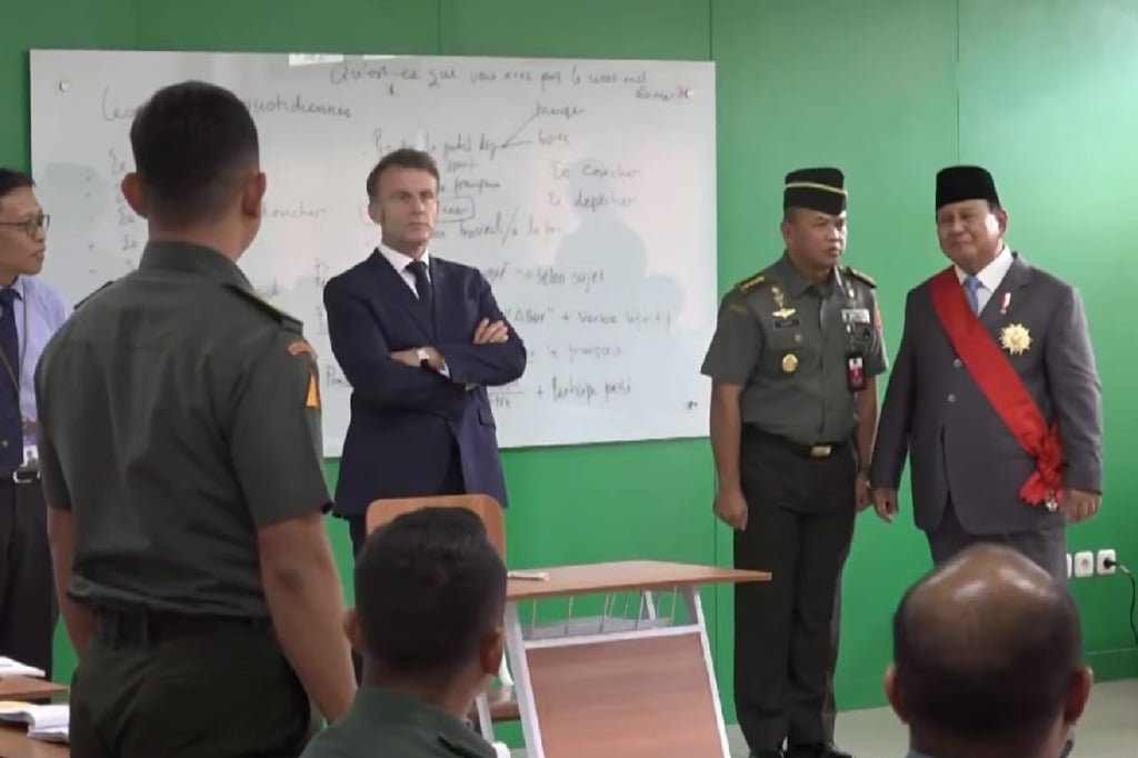 Momen Prabowo Ajak Macron Kunjungi Kelas Bahasa Prancis di Akmil, Sapa Para Siswa